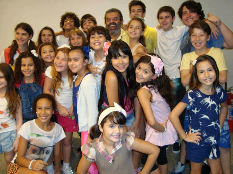 Elenco de Carrossel se despede da escola Mundial - Jornal O Globo
