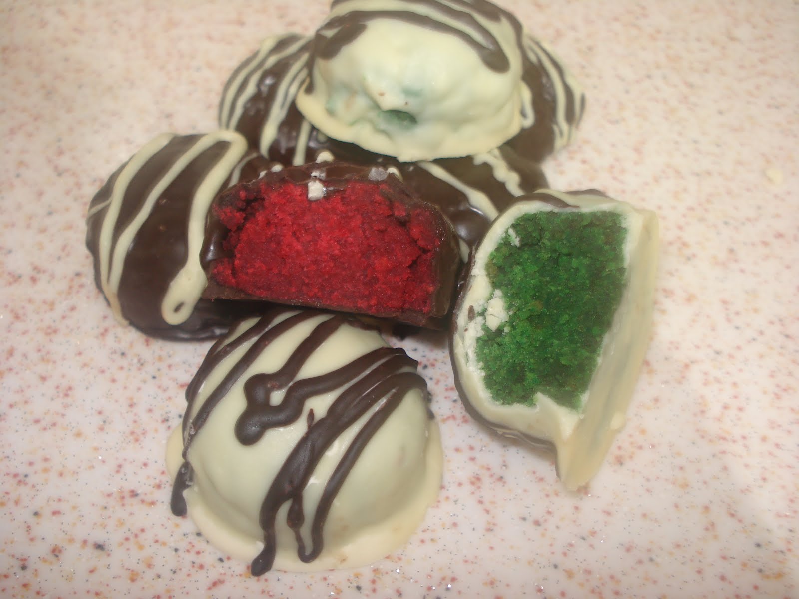 Analı Kızlı Her Telden YEŞİL KADİFE KEK TOPLARI