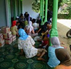 Pengungsi Tanah Amblas di Sumenep Kesulitan Air Bersih