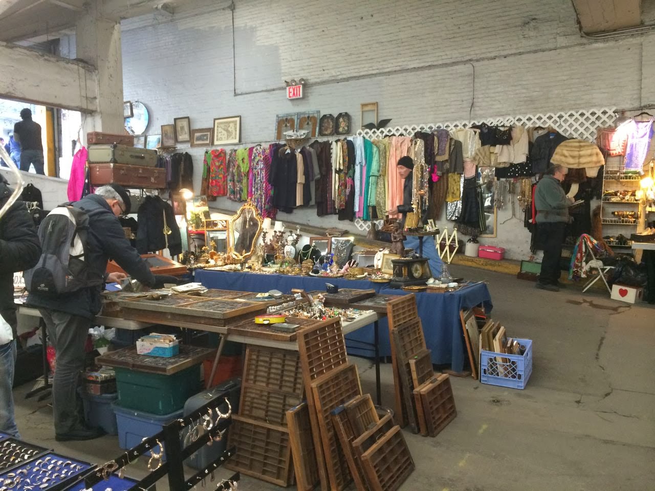 Pleasant Living THE 25TH STREET FLEA MARKET