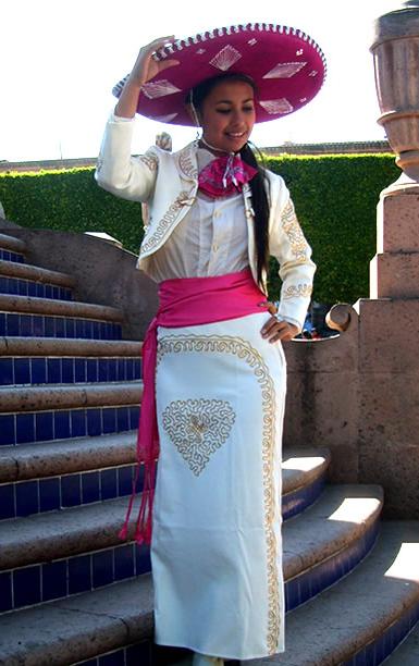 Renta de trajes charros y regionales