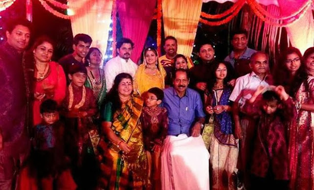 Sreesanth and Bhuvneshwari family Sreesanth and Bhuvneshwari: Family group photo from wedding event