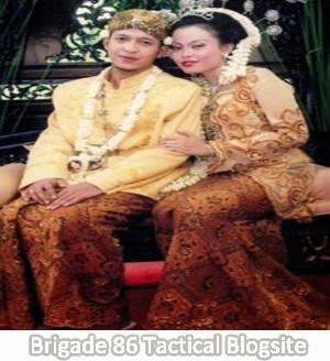 Download this Pakaian Adat Jawa Barat Kebaya picture