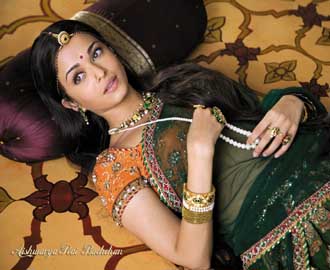 Aishwarya Rai Is Pregnant Pictures - Entertainment Crunch
