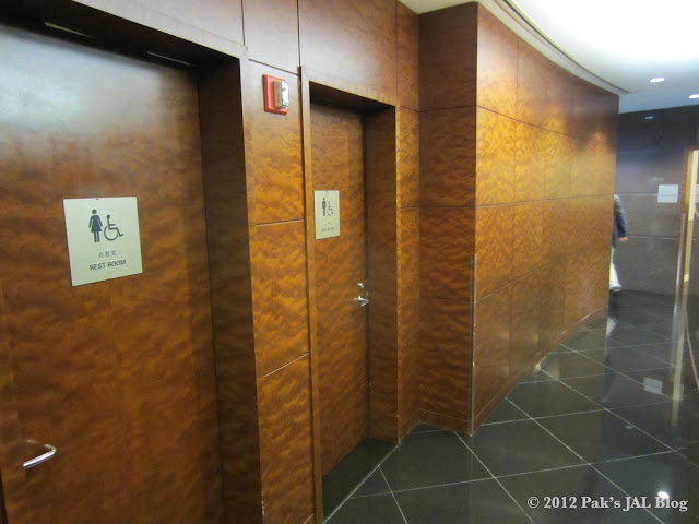 Restrooms shared by the JAL First Class Lounge and Sakura Lounge
