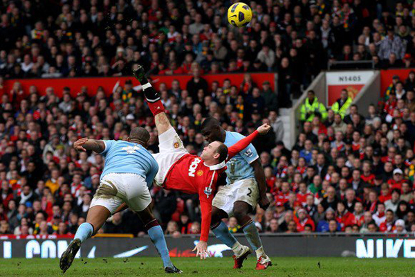 Wayne Rooney Manchester United Scores overhead kick against Manchester City