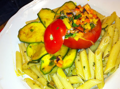 PENNE A LA TOMATE FARCIE AUX LEGUMES CROQUANTS