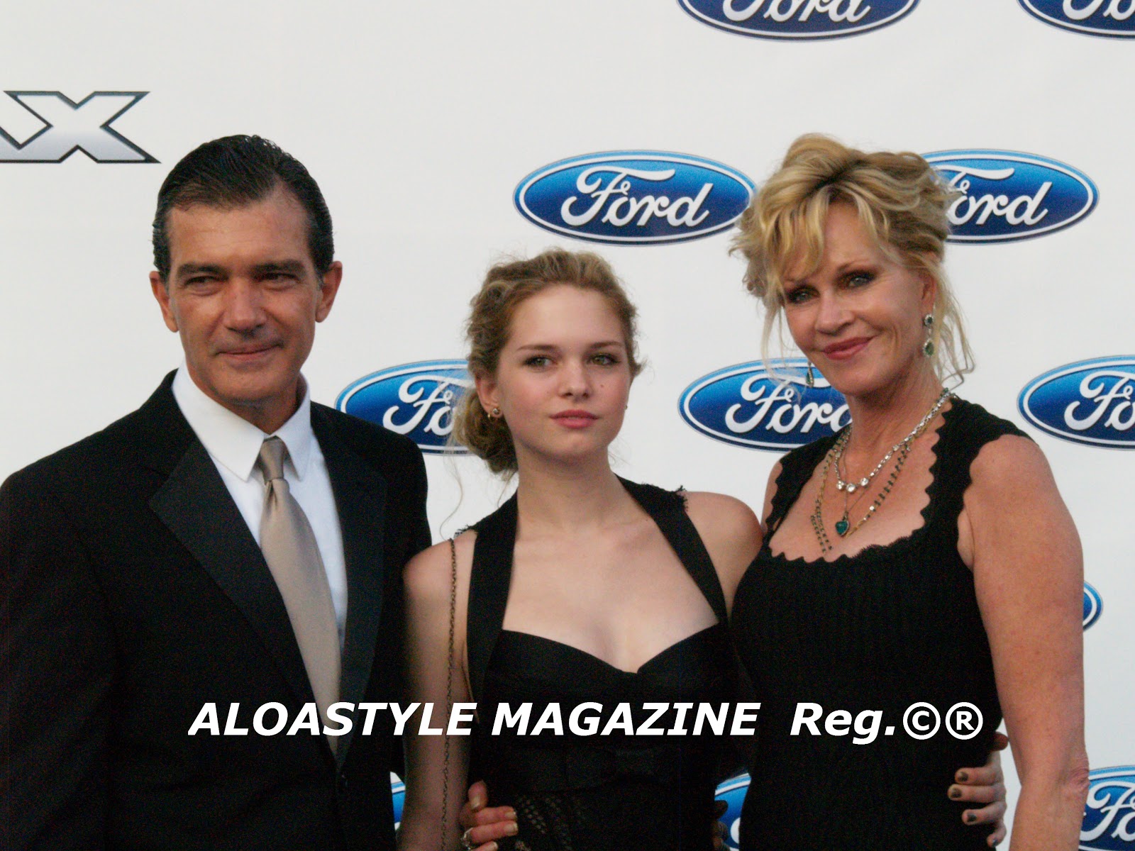 http://2.bp.blogspot.com/-61zzWeZEGqE/UB6t7jDqBlI/AAAAAAAAEP0/NYHaJq_p7rU/s1600/Stella+Melanie+Antonio-LOGO-OK.jpg