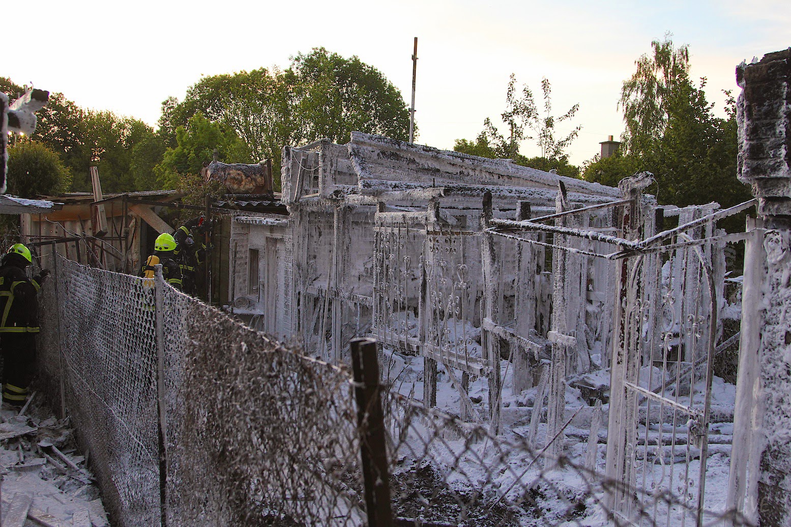 Bernau: Grosseinsatz der Feuerwehr - Bungalow Brand... 54 Bernau LIVE - Dein Stadtmagazin für Bernau bei Berlin
