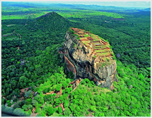 نقره لتكبير أو تصغير الصورة ونقرتين لعرض الصورة في صفحة مستقلة بحجمها الطبيعي