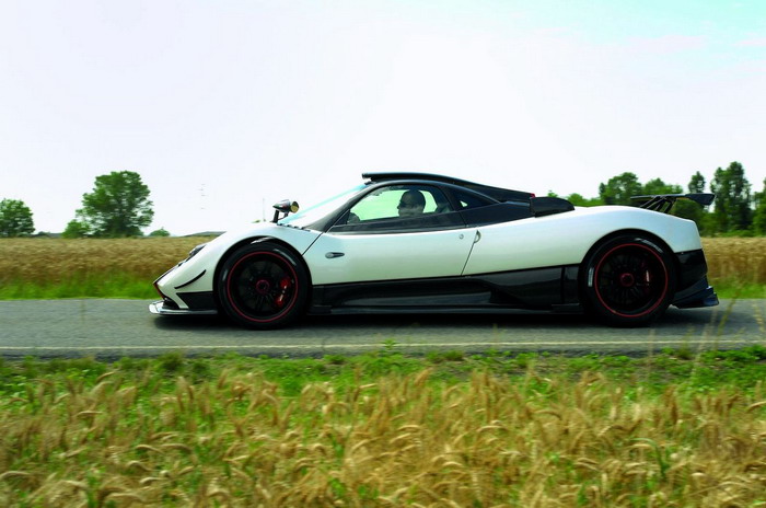 The Car World Pagani Zonda Cinque Roadster