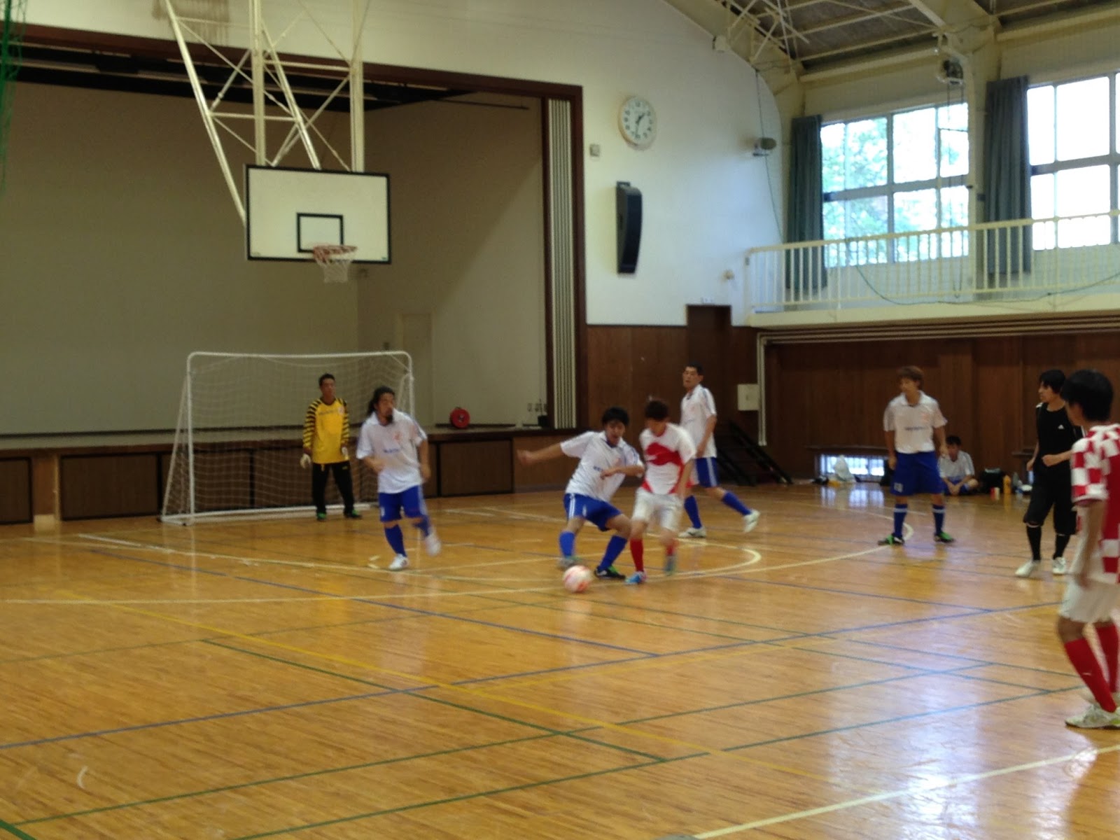 アトムズ甲府フットサルクラブ 日頃の練習の腕試し 体育館で山梨県立大学の皆さんと練習試合 8