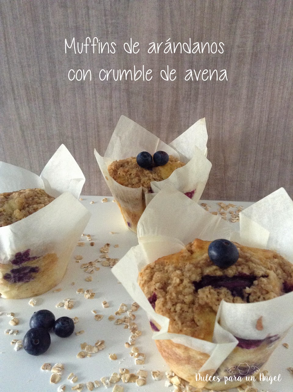 Dulces para un Angel Muffins de arándanos con crumble de avena