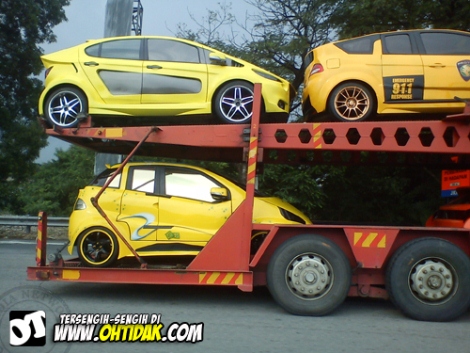Beberapa buah kereta Proton yang mempunyai rekaan yang agak pelik yang