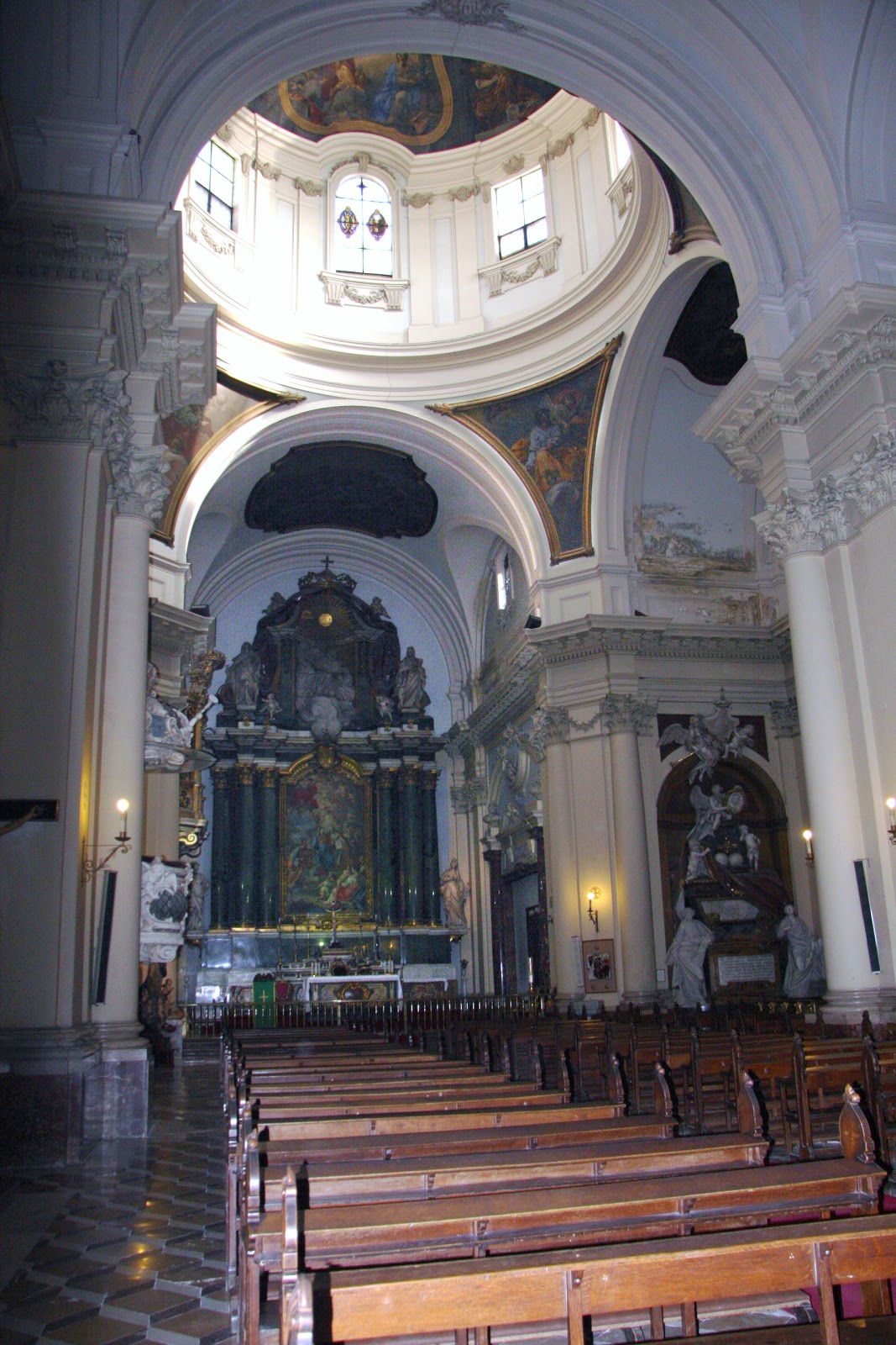 Madrid: Interior de la iglesia de santa Bárbara