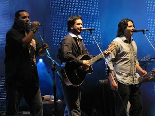 ROJAS LA VIDA Los Rojas cantan con