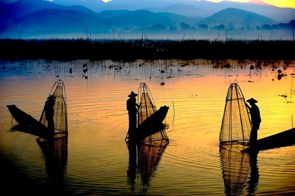Hamni Juni fotografia pescadores contraluz silhuetas pôr nascer do sol natureza Hamni Juni fotografia pescadores contraluz silhuetas pôr nascer do sol natureza