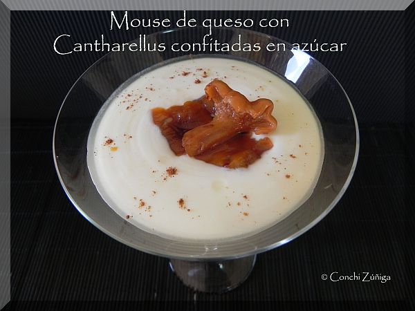 Mouse De Queso Con Cantharellus Confitadas En Azúcar.