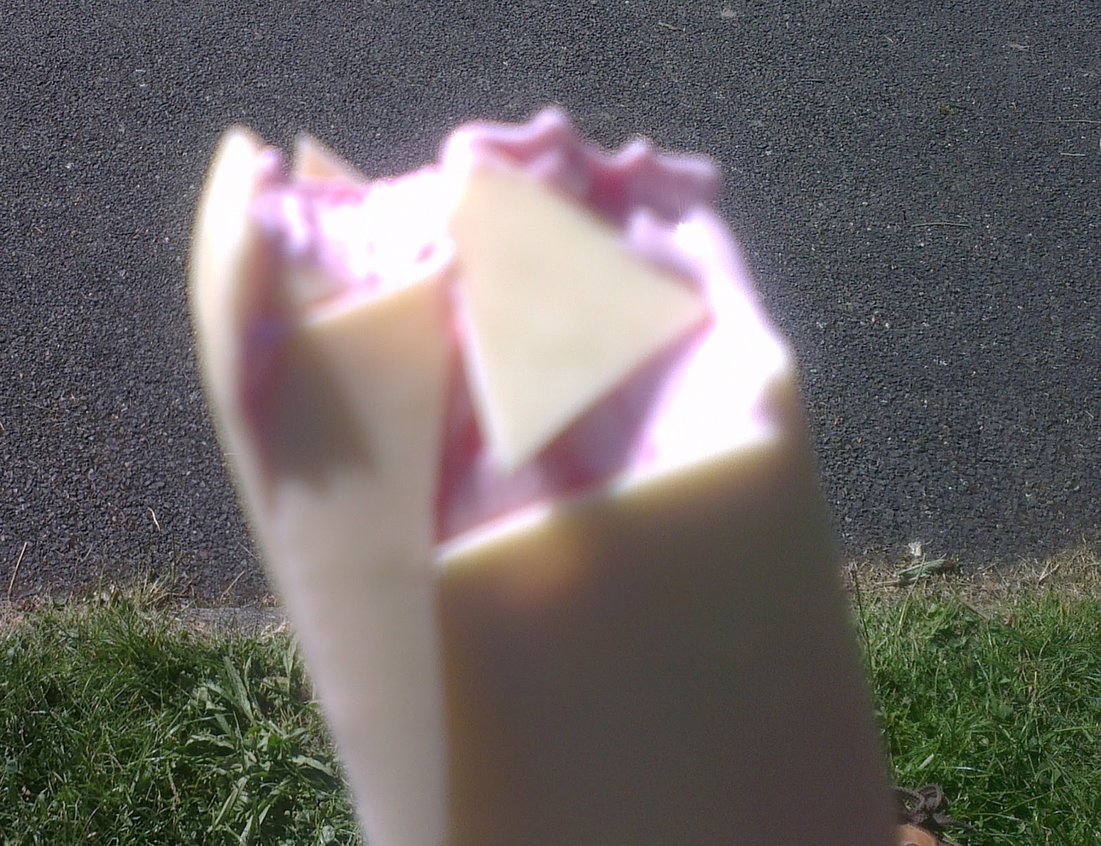 magnum ice cream strawberry white