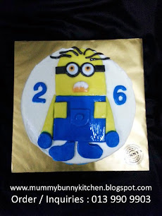 Minion Cake