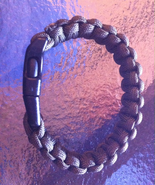 MnC Reviews Dan's Depot Paracord Bracelet Review