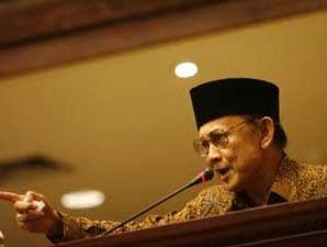 Teks Biografi Bj Habibie Lengkap | teras blog pidato lengkap bj habibie Teks Biografi Bj Habibie Lengkap | teras blog pidato lengkap bj habibie