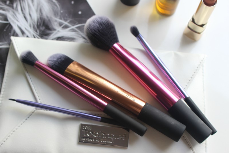 Real Techniques Deluxe Holiday Gift Set The Sunday Girl