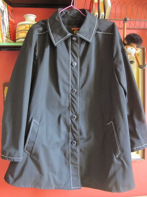 So , one week ago , i found two vintage classic spring coats in a yard sales (3€ each)  ( here ).  I custom the black one : shorter , with a white contrast stich to accentuate the a-line shape .      ... next step will be the navy one .  vintage 60s 1960 1960s stitching stitch années 60 manteau noir couture fashion mode vintage imper impermeable 1970 1970s 70 70s yéyé