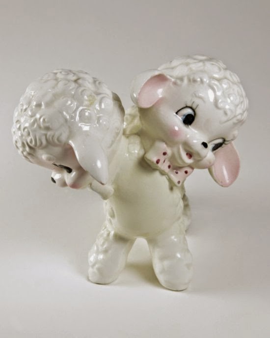 As surreais esculturas com animais híbridos de porcelana de Debra Broz Debra Broz esculturas porcelanas cerâmica surreais kitsch animais modificados vintage