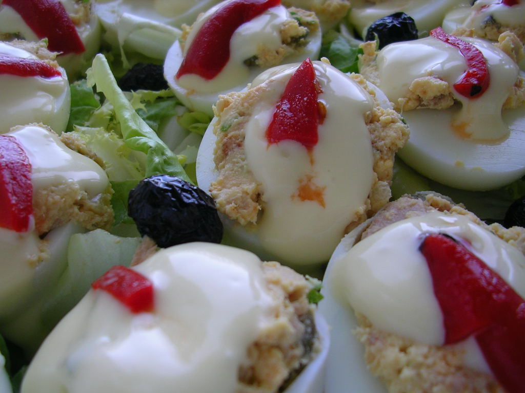 MY KITCHEN IN SPAIN STUFFED EGGS FOR A SUMMER POTLUCK