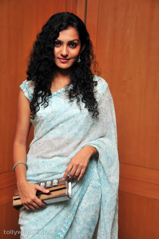 Kannada Actress Parvathi Menon Beautiful Photos cleavage