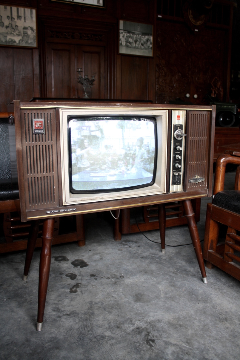 TOKO BARANG ANTIK Dijual TV Vintage Sharp Model Jengki (1) (SOLD