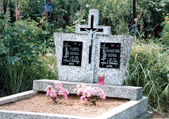 Pomnik Dziadka i Babci Sowa  na cmętarzu parafijalnym   w Wesołej