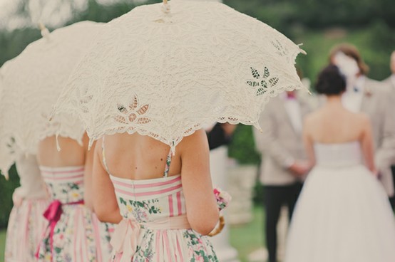 16+Alternatives+to+Bridesmaids+Carrying+Floral+Bouquets++Parasols.jpg