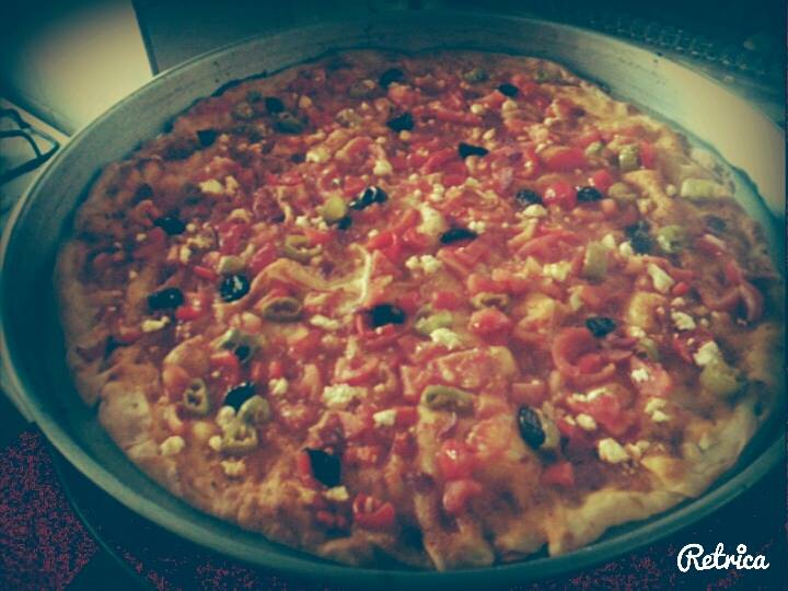 Nazlı�nın Mutfağı kırmızı biberli bol domatesli pizza