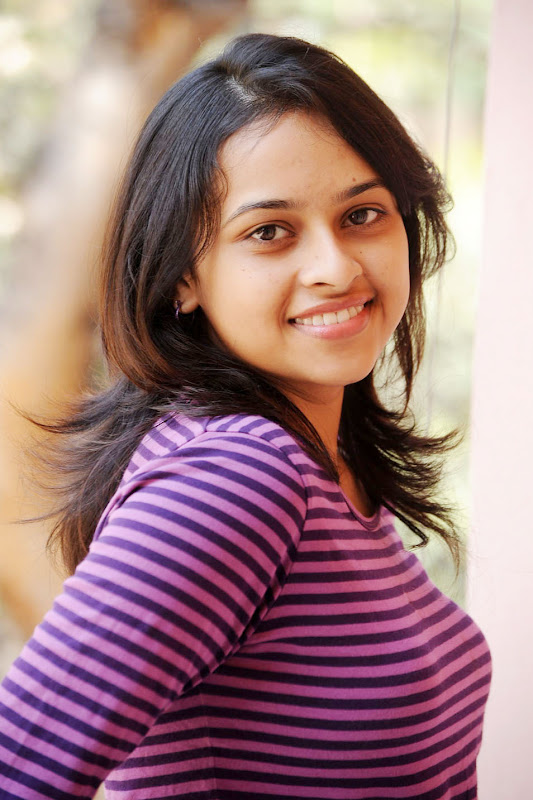 Sri Divya  Telugu Hot Teen Actress Cute Photo Shoot Gallery gallery pictures