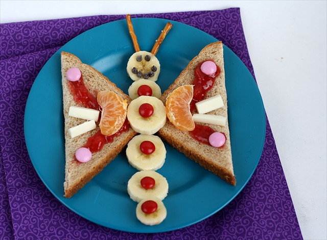 Fun Kid Snacks with Bananas: butter with a side of bread