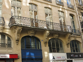 Balcon du 61 rue des Petits-Champs à Paris
