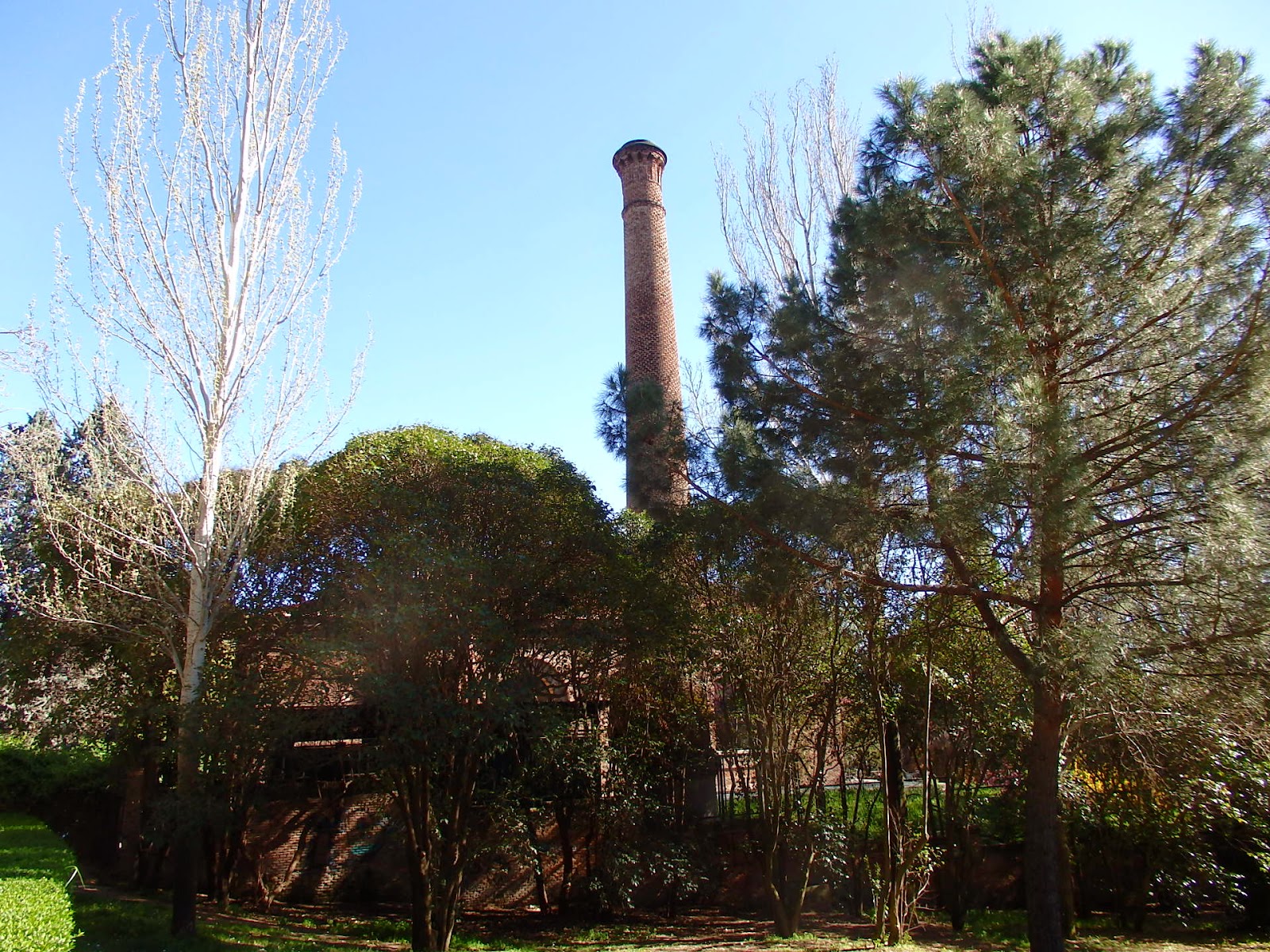 MadridMetropolis - Detalles de Madrid: Chimeneas olvidadas de Madrid