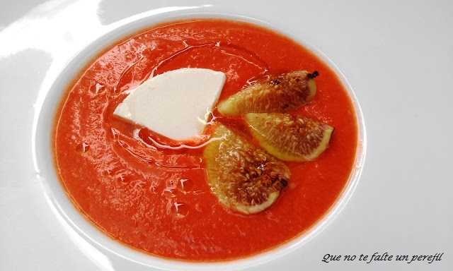 Salmorejo De Pimientos Rojos, Queso De Cabra E Higos
