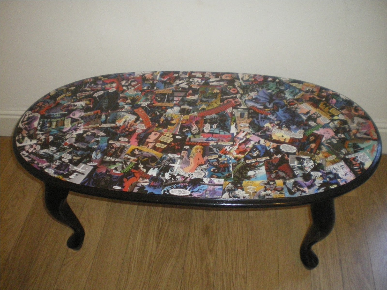 Fantasie Furniture: DC Batman Vampire Comic Table