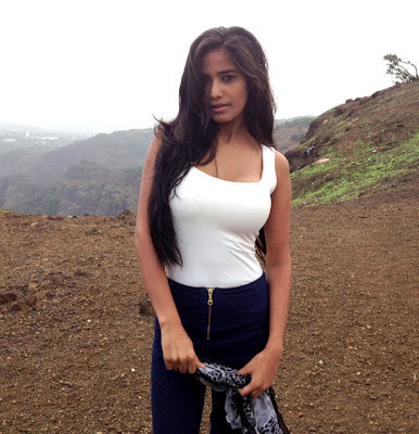 poonam pandey spicy latest photos