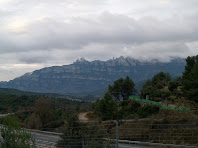 La muntanya de Montserrat des del pont de l'autopista La muntanya de Montserrat des del pont de l'autopista