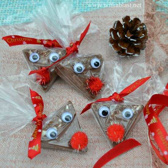 Quick Reindeer Treats ~ Took me less than 3 minutes to make one of these cute Christmas Reindeer Treats - perfect for classmates, stocking fillers etc #ChristmasTreats www.WithABlast.net