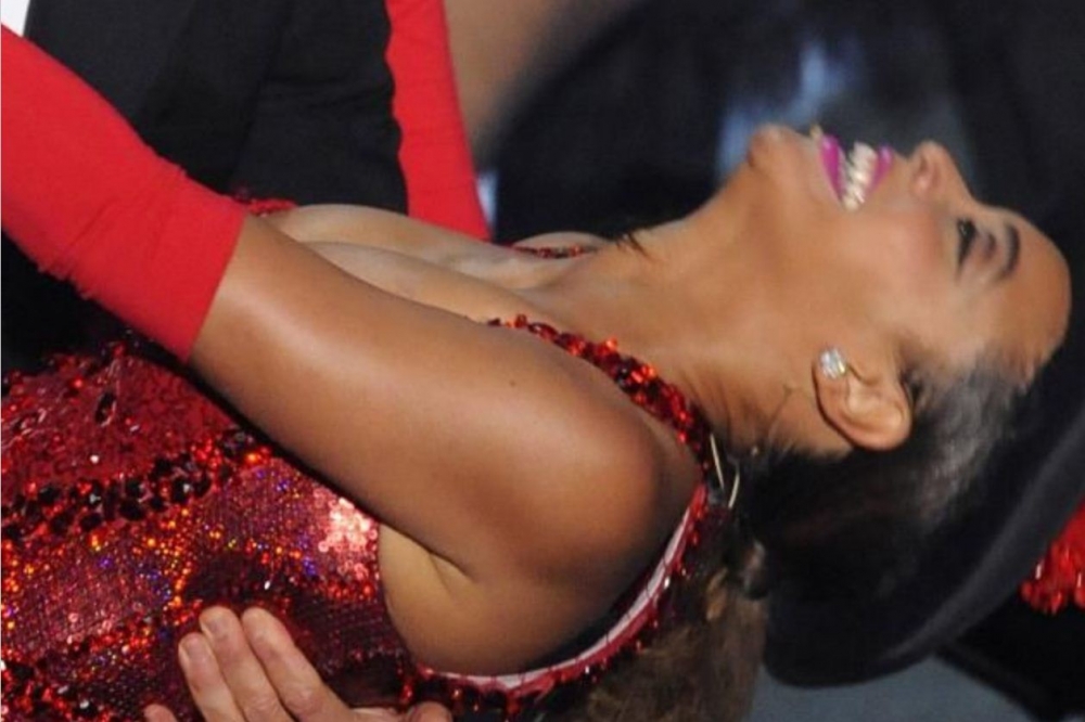 Секс Видео Во Время Фитнеса Выпала Грудь