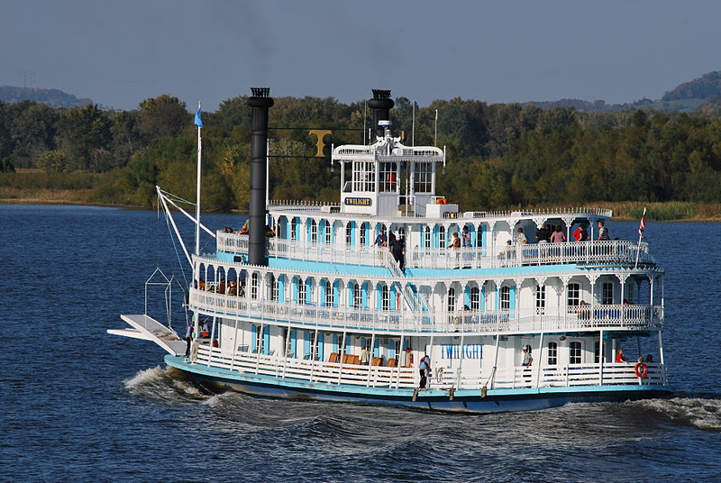 42N Observations Twilight Riverboat Recalls Olden Days on the Mississippi