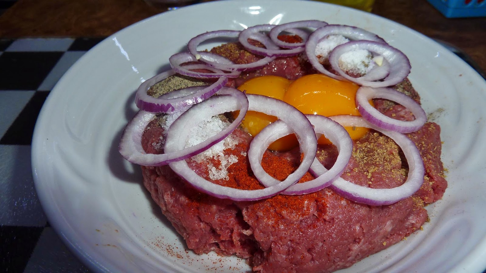 NAŠE KUCHYNĚ Srnčí speciality. Tatarský biftek. Na tatarák z divočiny