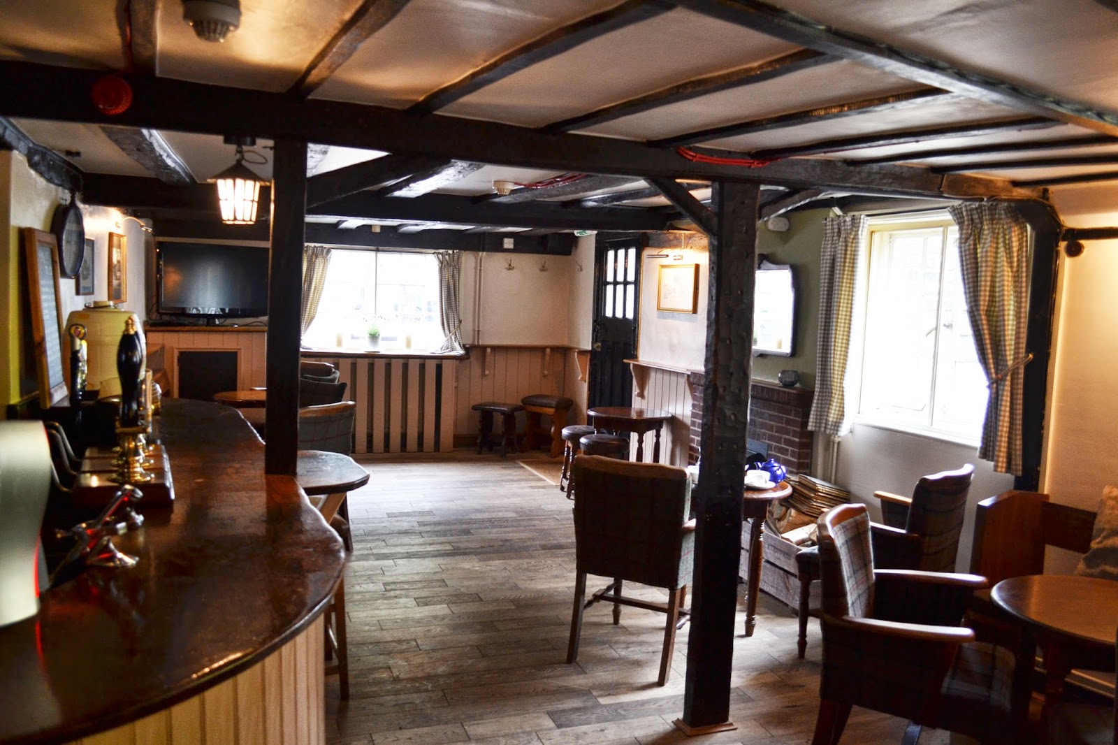 Hemingford Abbots Pub called Axe and Compass