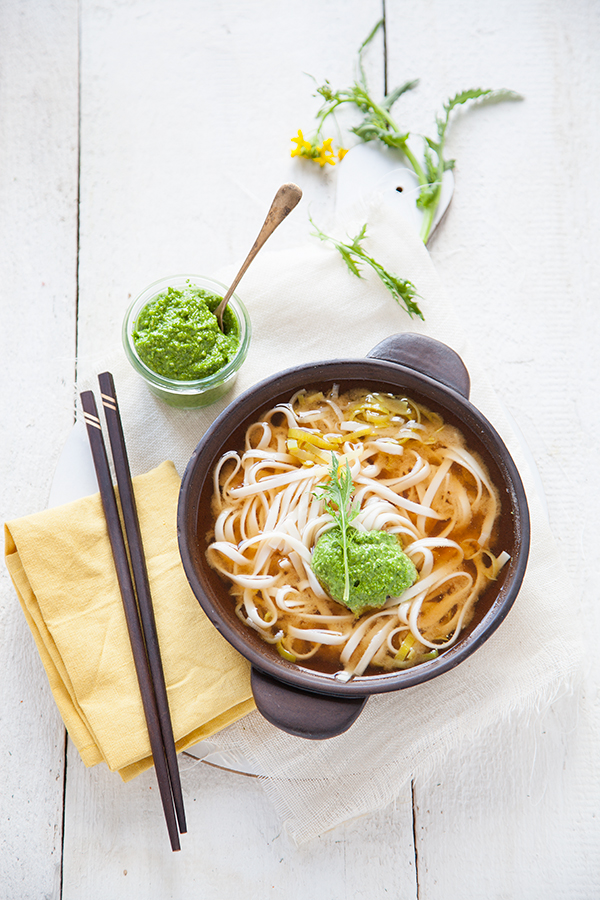 Soupe de nouilles udon au pesto de mizuna 100 Végétal Cuisine vegan