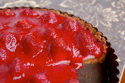 Strawberry Almond Tart | www.kettlercuisine.com
